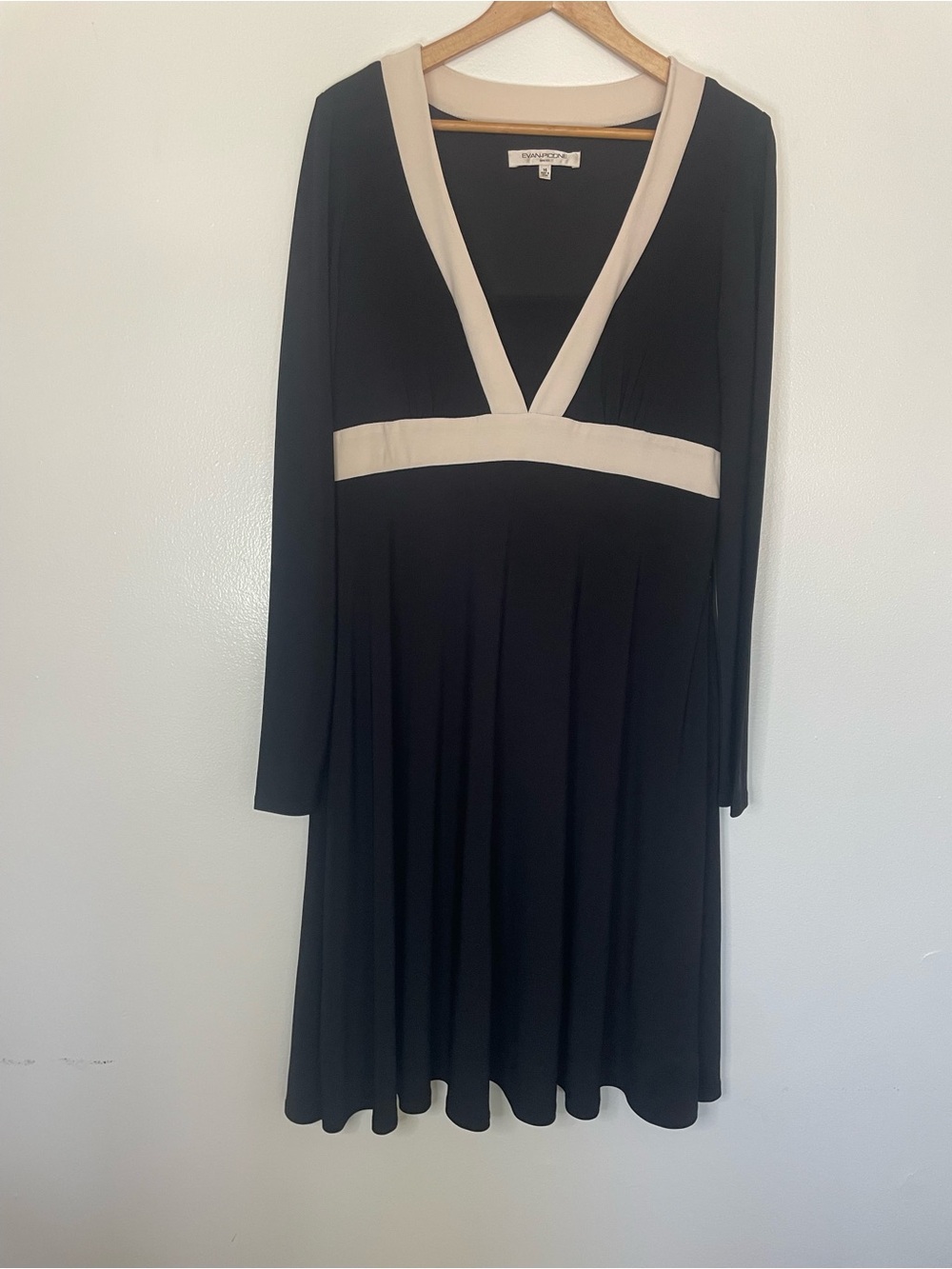 Evan Picone Black Dress with White Trim V-Neck Long Sleeve With Pockets Size 14